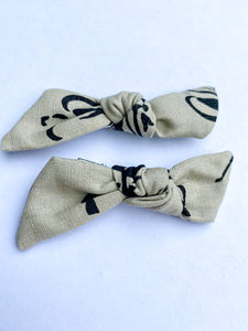 Bow Set Clips- Floral Gray