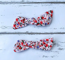 Load image into Gallery viewer, Bow Set Clips- Floral Red